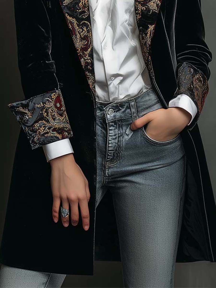 Damen Slim-Fit-Blazer in Schwarz mit Barockmuster und Revers