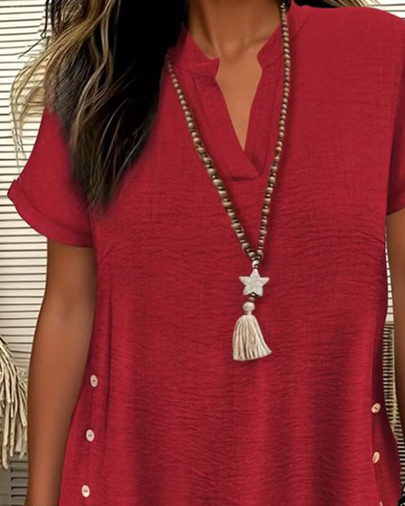 Unifarbene Bluse mit Seitenschlitz und kurzen Ärmeln