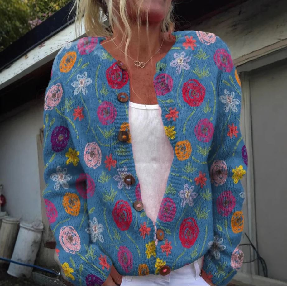 Tilda - Blaue Strickjacke mit Blumenmuster