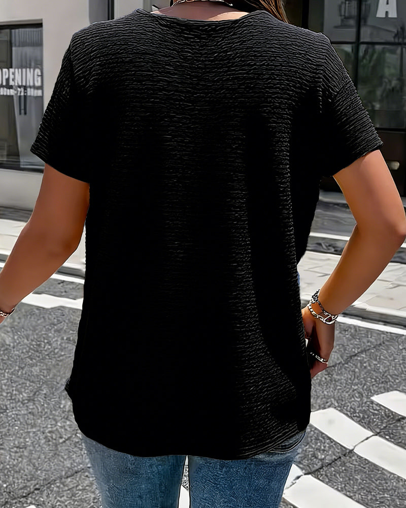 T-Shirt mit Peter-Pan-Kragen mit drei Knöpfen