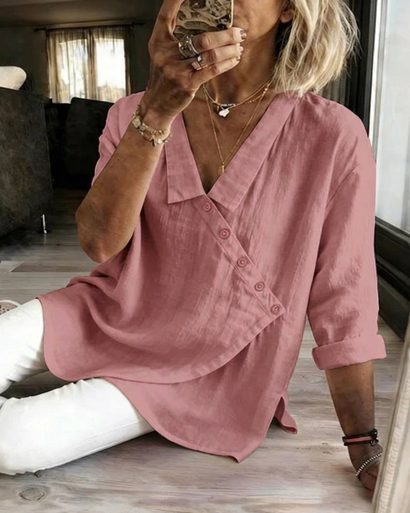 Asymmetrische Bluse mit Kragen und diagonaler Knöpfung