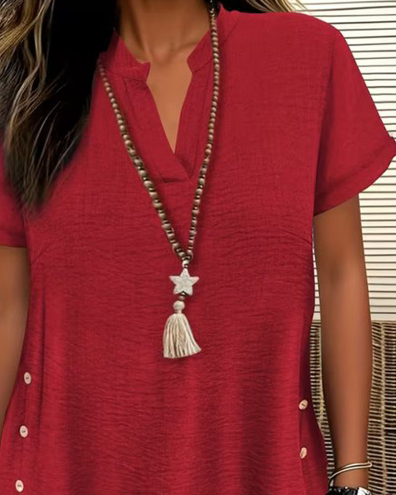 Unifarbene Bluse mit Seitenschlitz und kurzen Ärmeln