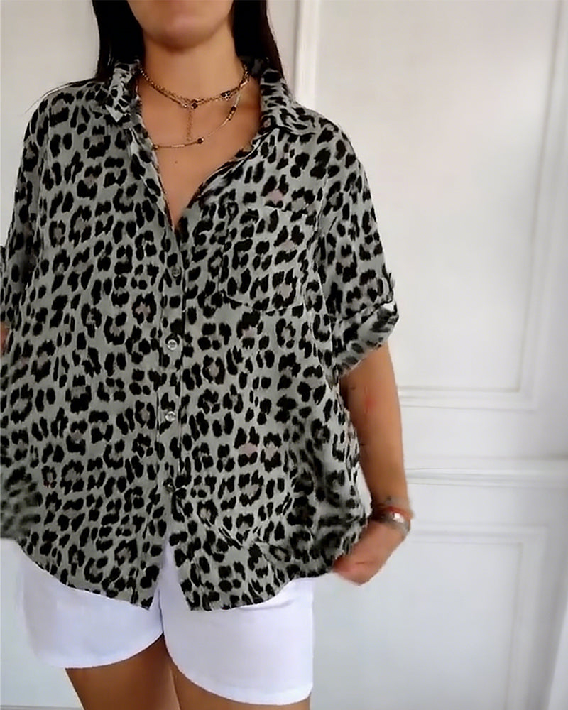 Modische Blusen mit Leopardenmuster