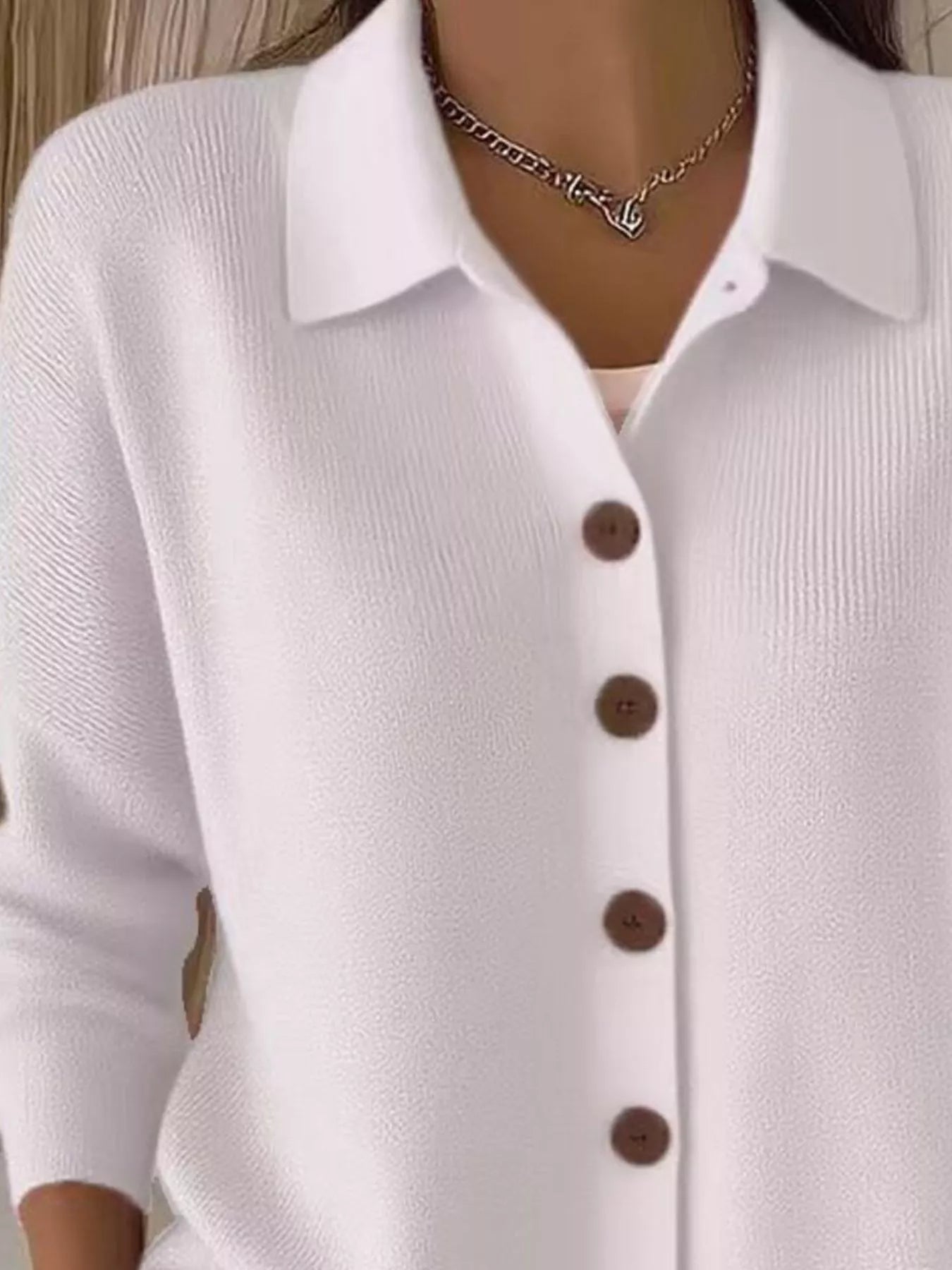 Mila™ – Elegants Strickjäckli mit Chnöpf