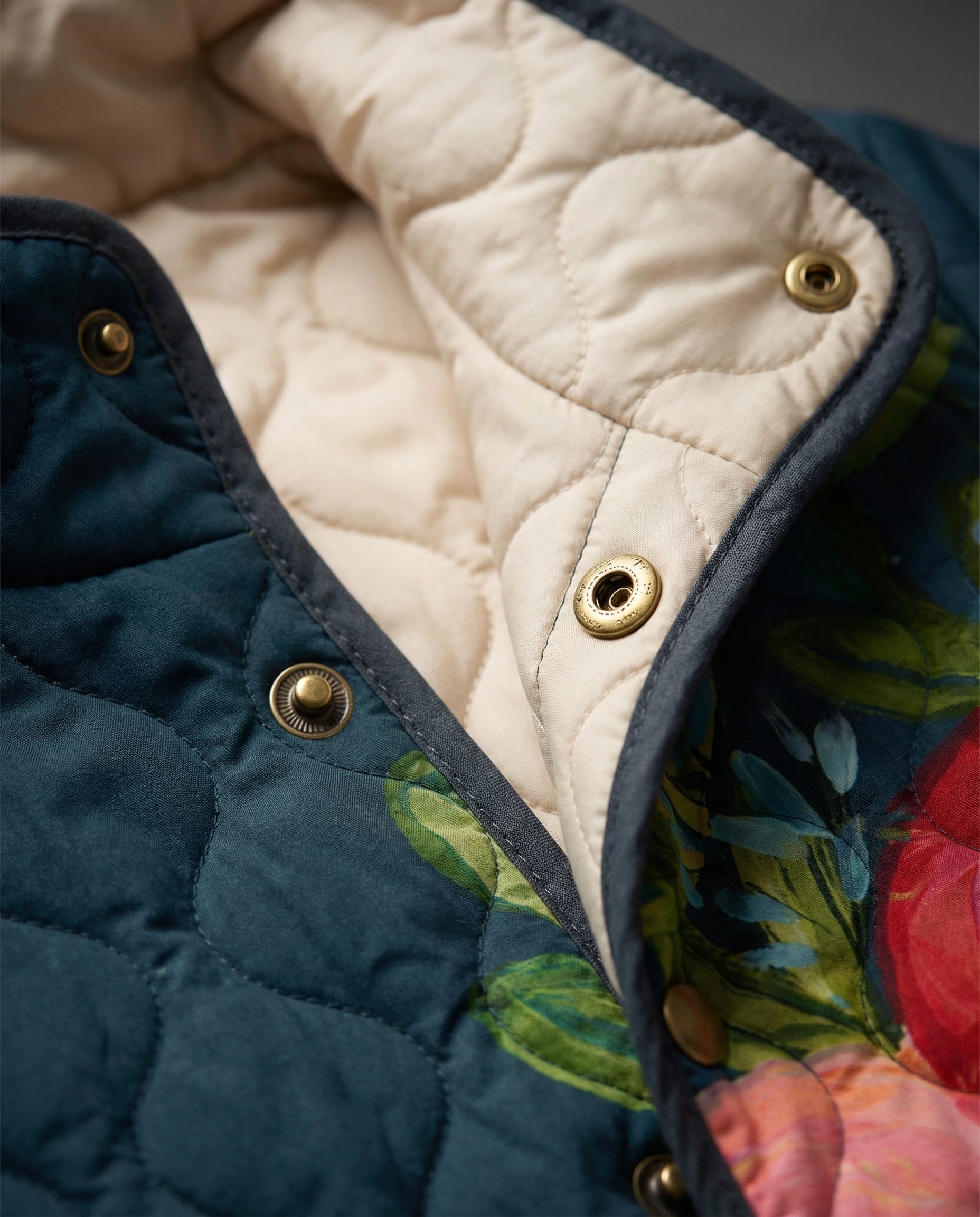 AMAYA | VINTAGE-STEPPJACKE MIT BLUMENPRINT