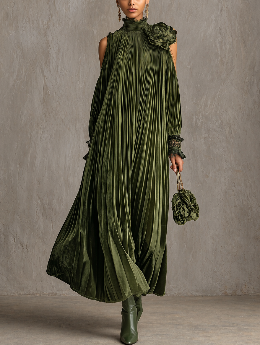 Rosa | Olivgrünes plissiertes Maxikleid mit Blumendetail an der Schulter