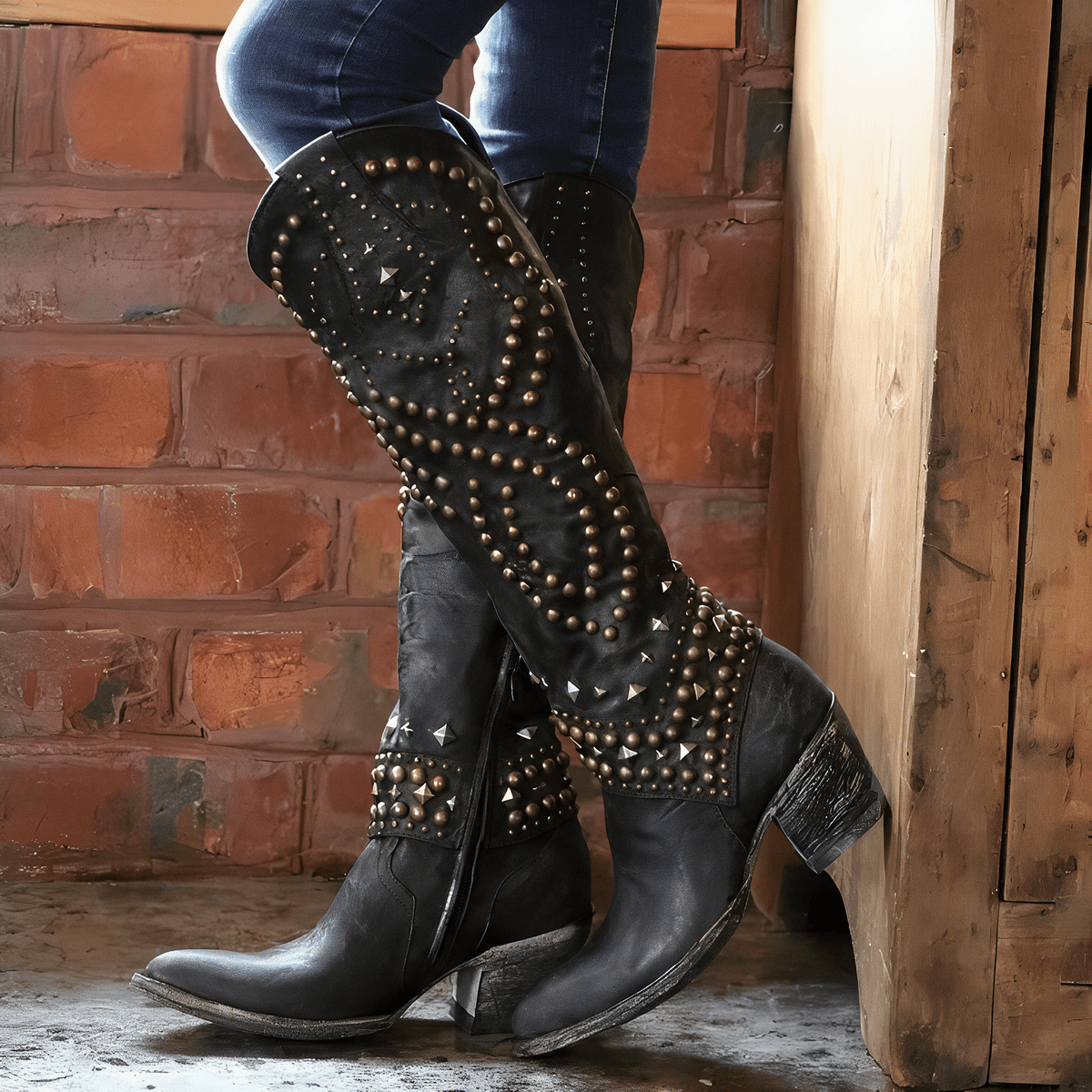 Elena – Kniehohe Stiefel mit Nieten