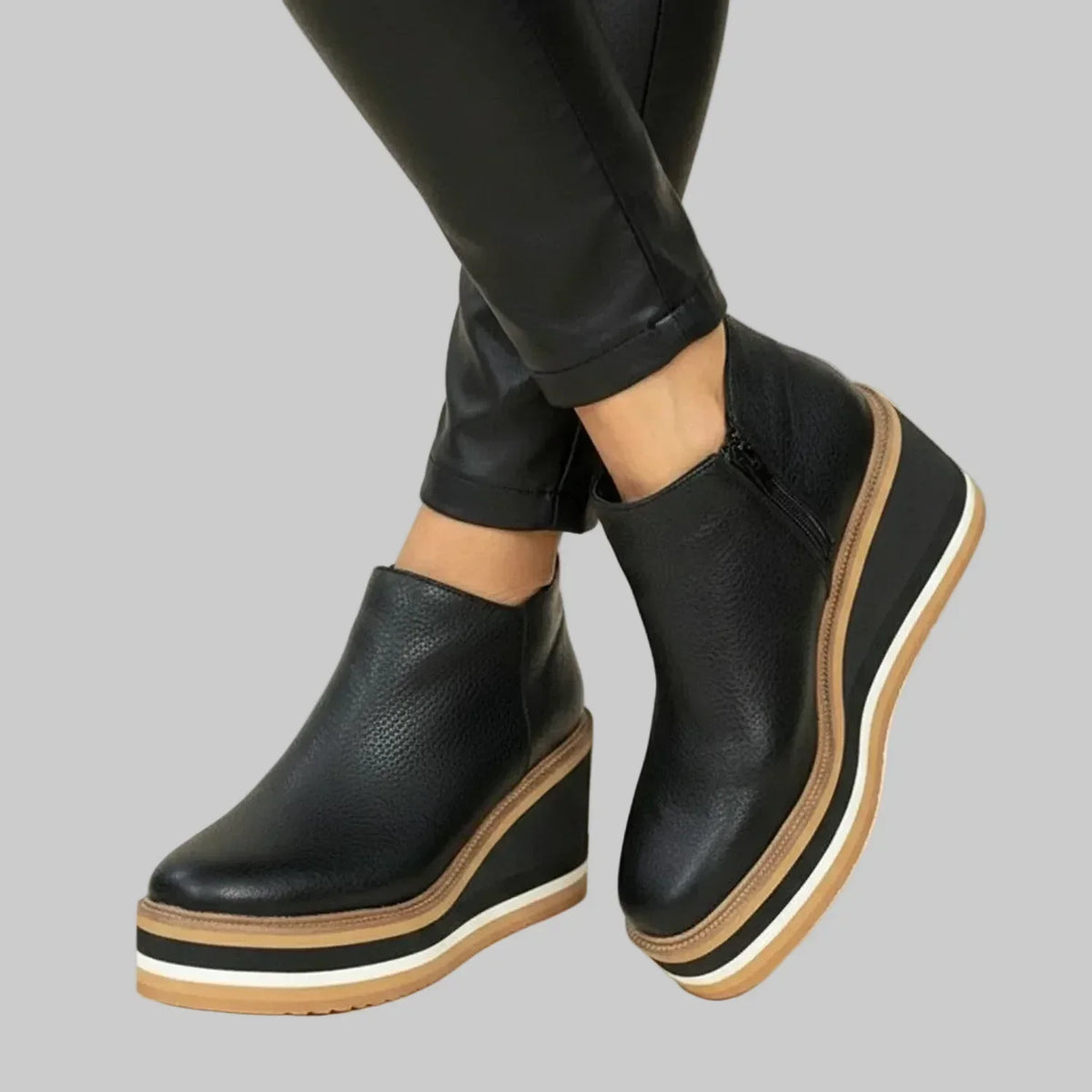 Merle | Bequeme Stiefeletten mit Keilabsatz und Reißverschluss